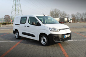 Wynajem vana 5 - osobowego - Kangoor Wynajem Busów Janki