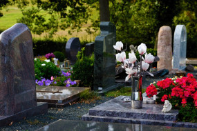 Porządkowanie grobu po pogrzebie - Lorem Usługi Iwona Paliszewska Bartąg