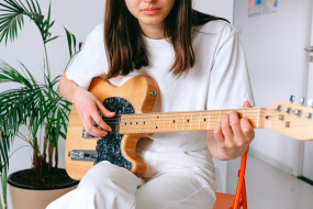 Nauka gry na gitarze elektronicznej - Yamaha - Szkoła Muzyczna Elbląg